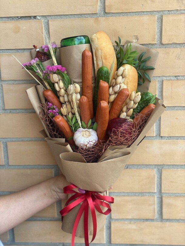 Фуд-букет "мужской", артикул F1286891 - 17859 рублей, доставка по городу. Flawery - доставка цветов