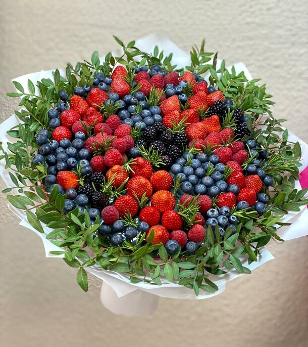 Ягодный букет, артикул F1286913 - 24921 рублей, доставка по городу. Flawery - доставка цветов