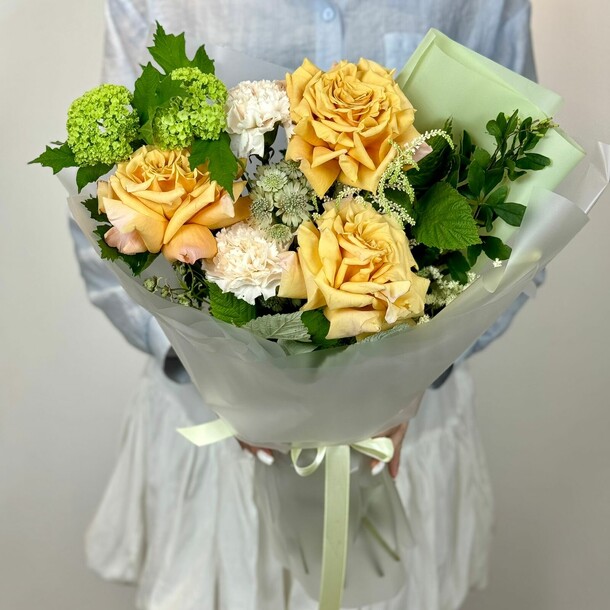 Букет "весенняя мечта", артикул F1308453 - 9386 рублей, доставка по городу. Flawery - доставка цветов