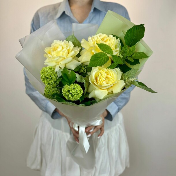 Букет "улочки парижа", артикул F1311276 - 8187 рублей, доставка по городу. Flawery - доставка цветов