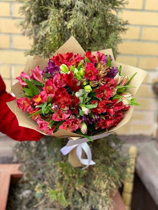 Букет из 19 альстромерий, артикул F1314876 - 9727 рублей, доставка по городу. Flawery - доставка цветов