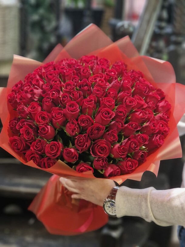 101 роза, артикул F1317727 - 47073 рублей, доставка по городу. Flawery - доставка цветов