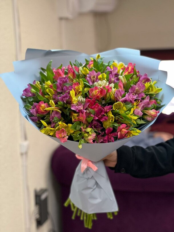 25 альстромерий, артикул F1317739 - 11268 рублей, доставка по городу. Flawery - доставка цветов