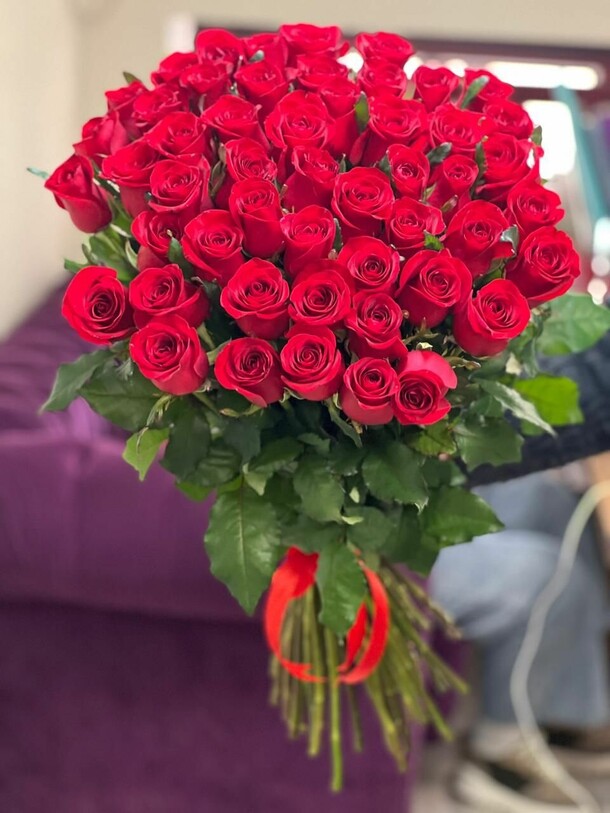 55 красных роз, артикул F1317746 - 32031 рублей, доставка по городу. Flawery - доставка цветов