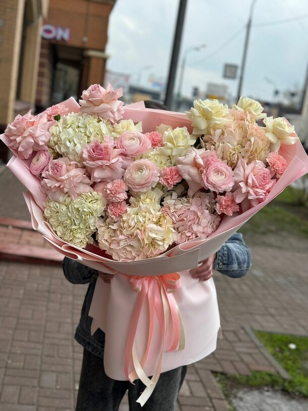 Букет "для принцессы", артикул F1317780 - 45652 рублей, доставка по городу. Flawery - доставка цветов