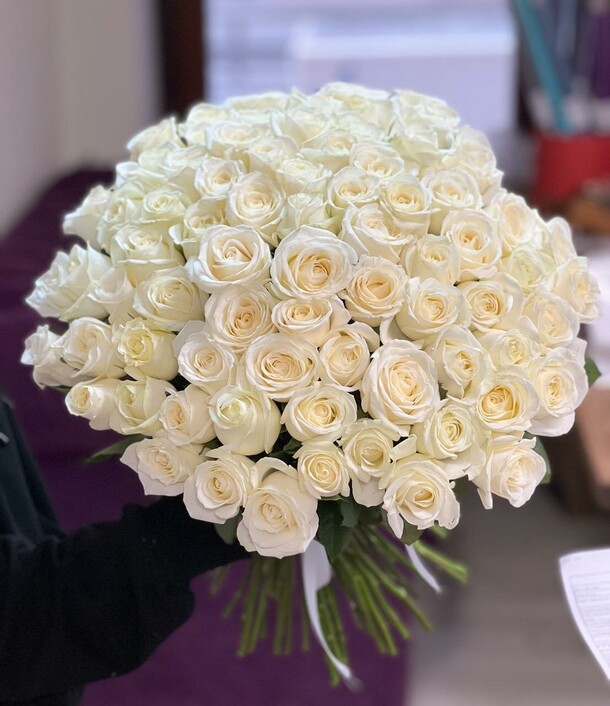 51 белая роза, артикул F1317815 - 29959 рублей, доставка по городу. Flawery - доставка цветов