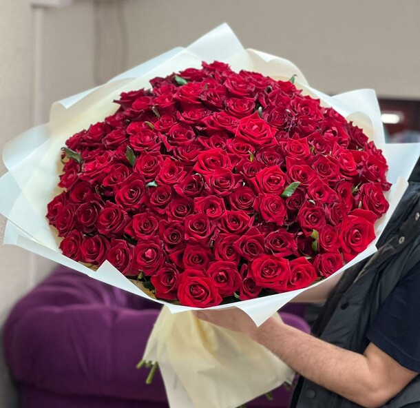 101 красная роза, артикул F1317856 - 62766 рублей, доставка по городу. Flawery - доставка цветов