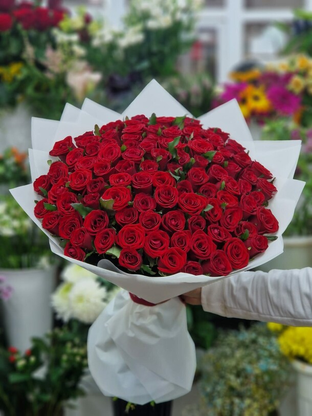 101 красная роза, артикул F1318911 - 37089 рублей, доставка по городу. Flawery - доставка цветов
