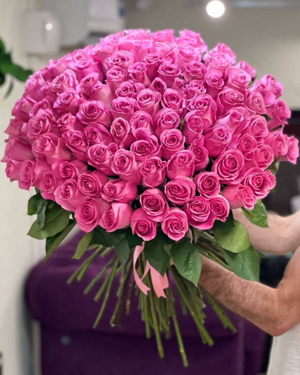 101 розовая роза, артикул F1318979 - 71328 рублей, доставка по городу. Flawery - доставка цветов