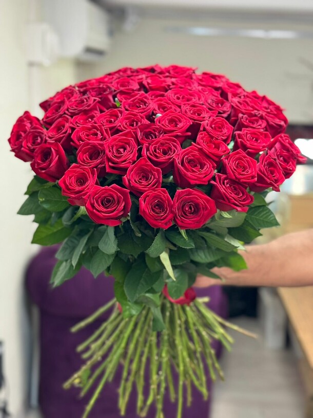 101 красная роза, артикул F1320317 - 37089 рублей, доставка по городу. Flawery - доставка цветов