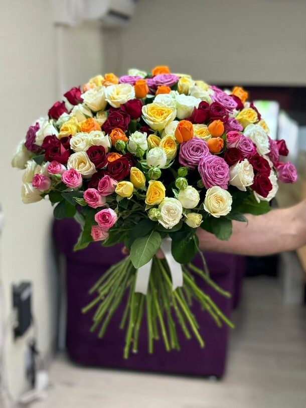 31 кустовая роза, артикул F1320320 - 22254 рублей, доставка по городу. Flawery - доставка цветов