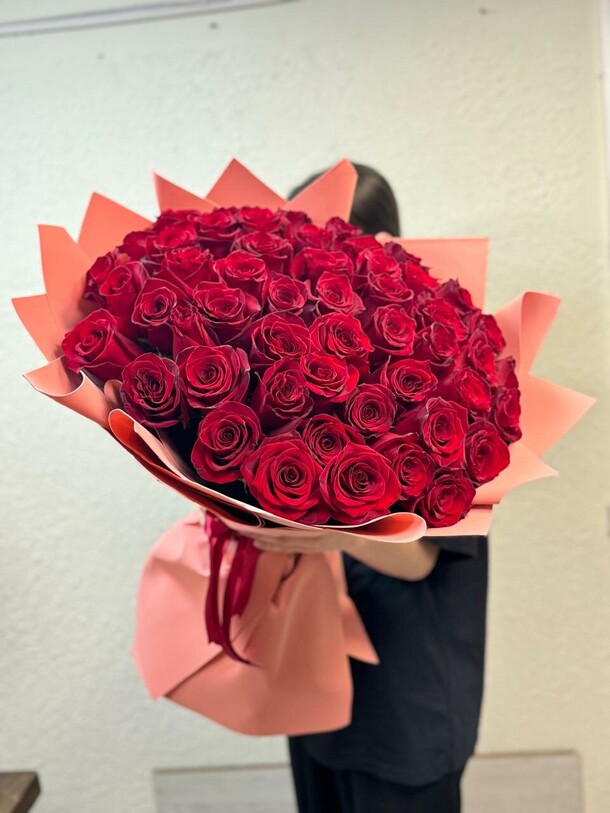 51 красная роза эквадор, артикул F1320321 - 44224 рублей, доставка по городу. Flawery - доставка цветов