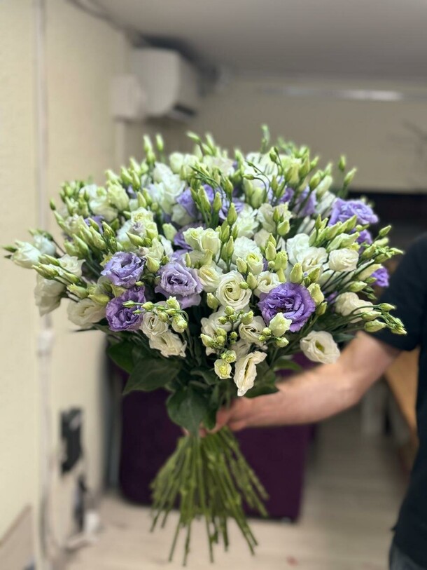 51 эустома, артикул F1320386 - 35666 рублей, доставка по городу. Flawery - доставка цветов