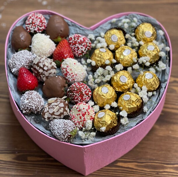 Клубничная радость, артикул F1320416 - 17117 рублей, доставка по городу. Flawery - доставка цветов