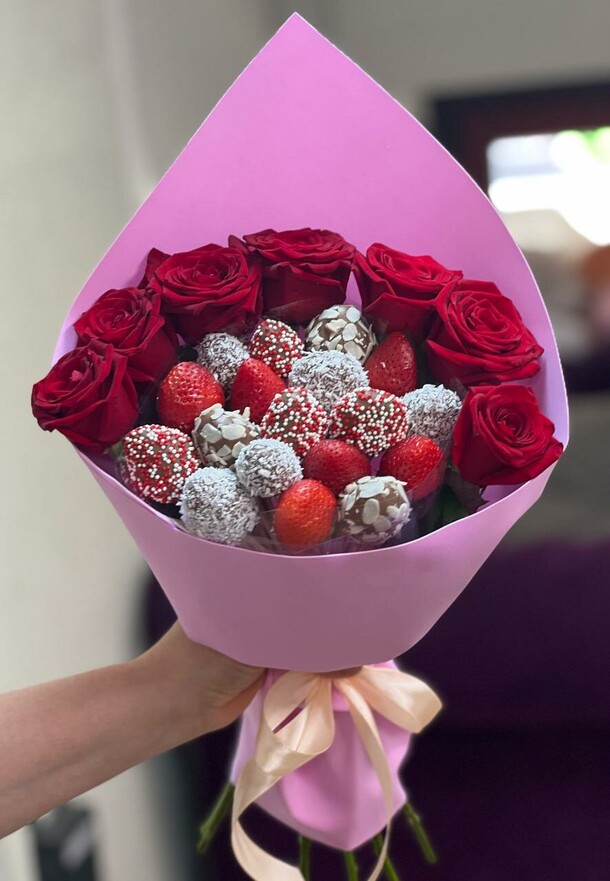 Клубничный вальс, артикул F1320418 - 10612 рублей, доставка по городу. Flawery - доставка цветов