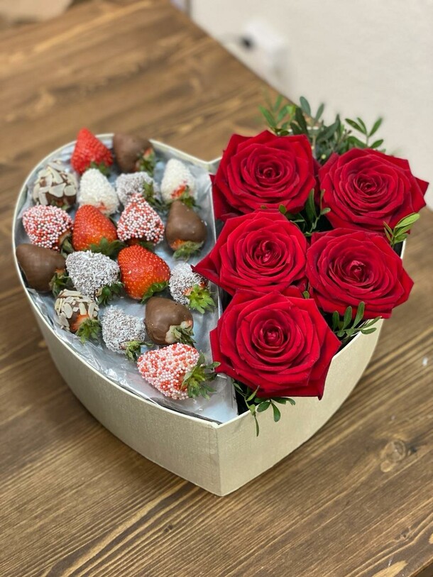 Ягодное вдохновение, артикул F1320431 - 15690 рублей, доставка по городу. Flawery - доставка цветов