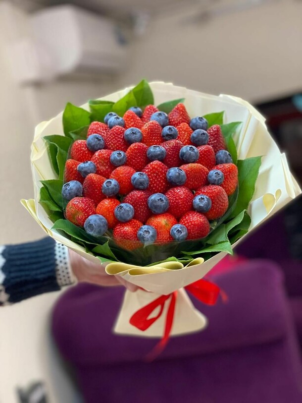 Лесные ягоды, артикул F1320434 - 18544 рублей, доставка по городу. Flawery - доставка цветов