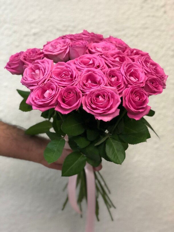 Букет из 25 розовых роз, артикул F1330910 - 12708 рублей, доставка по городу. Flawery - доставка цветов