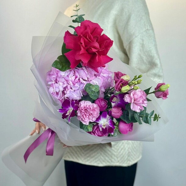 Букет "пурпурные цветы", артикул F1331345 - 9079 рублей, доставка по городу. Flawery - доставка цветов