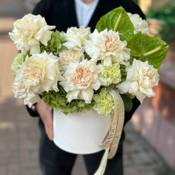 Шерон, артикул F1332778 - 18630 рублей, доставка по городу. Flawery - доставка цветов