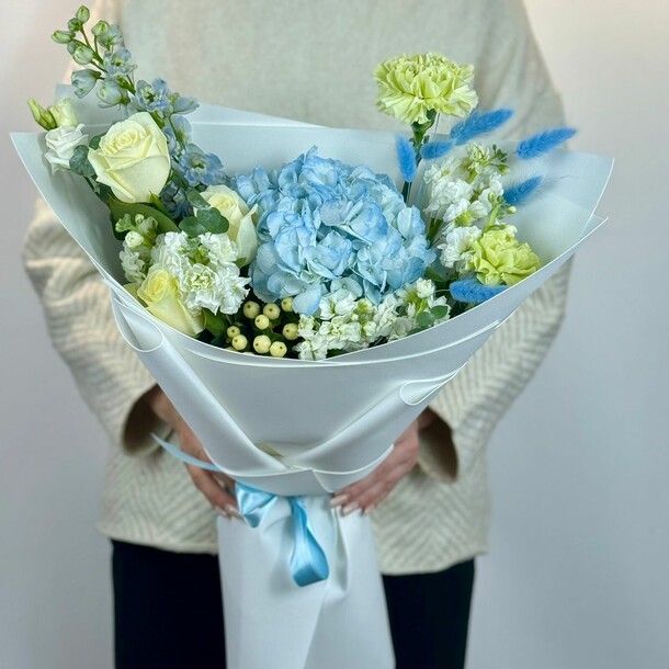 Букет "голубая лагуна", артикул F1332885 - 11433 рублей, доставка по городу. Flawery - доставка цветов