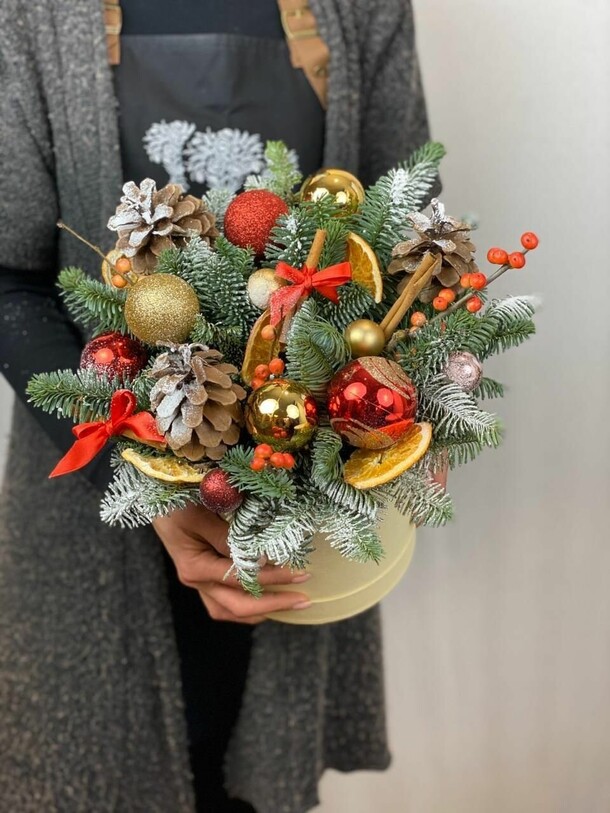 Новогодний креатив, артикул F1348276 - 8878 рублей, доставка по городу. Flawery - доставка цветов