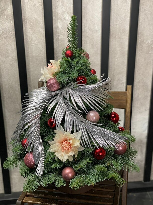 Новогоднее чудо, артикул F1348639 - 12643 рублей, доставка по городу. Flawery - доставка цветов