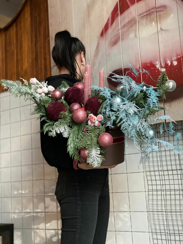 Новогодняя коробка, артикул F1348659 - 13297 рублей, доставка по городу. Flawery - доставка цветов