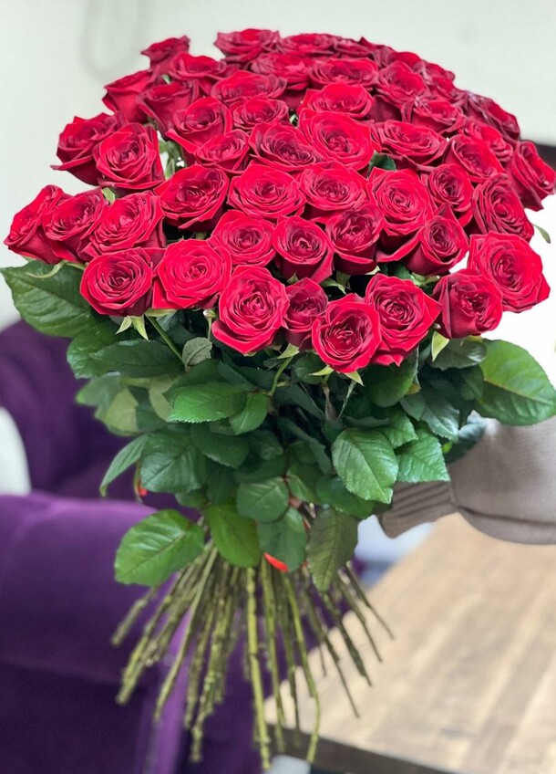 Букет "51 роза", артикул F1370374 - 14031 рублей, доставка по городу. Flawery - доставка цветов