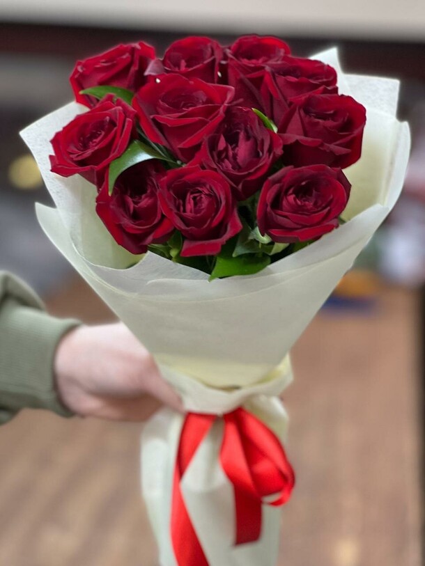 Букет "11 красных роз", артикул F1370490 - 5652 рублей, доставка по городу. Flawery - доставка цветов