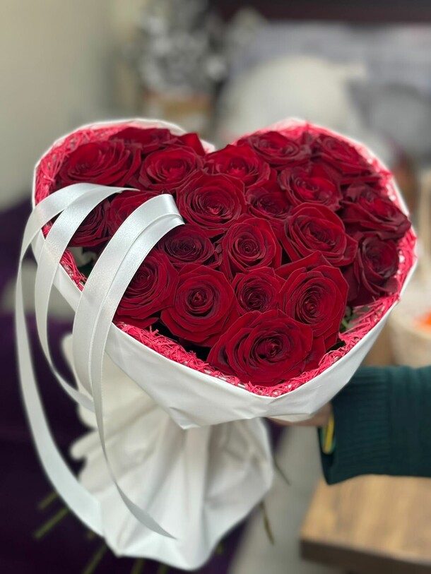 Букетик 11, артикул F1370854 - 6035 рублей, доставка по городу. Flawery - доставка цветов