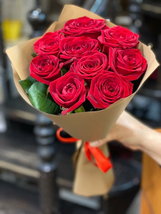 Букет "9 красных роз", артикул F1370874 - 4675 рублей, доставка по городу. Flawery - доставка цветов