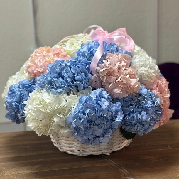 Гортензия в корзине, артикул F1371269 - 35077 рублей, доставка по городу. Flawery - доставка цветов