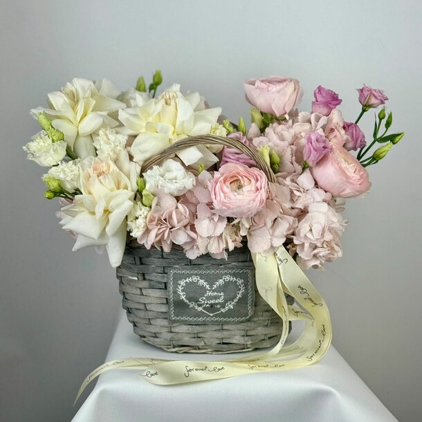 Композиция  "блаженство", артикул F1372180 - 17540 рублей, доставка по городу. Flawery - доставка цветов