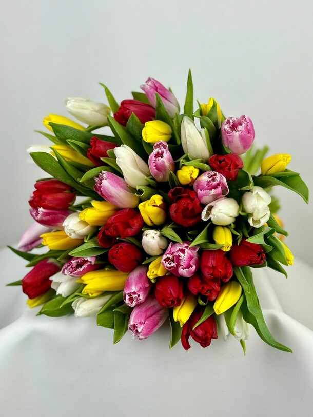 51 тюльпан, артикул F1374530 - 14614 рублей, доставка по городу. Flawery - доставка цветов