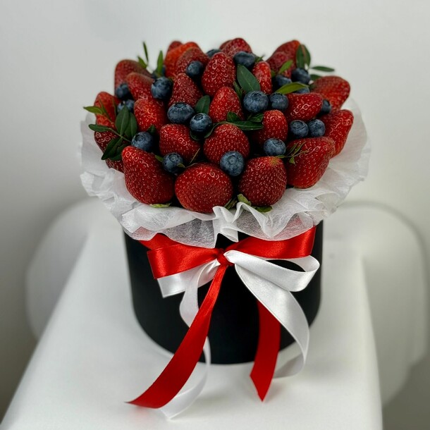 Композиция "лесные ягоды", артикул F1374669 - 8500 рублей, доставка по городу. Flawery - доставка цветов