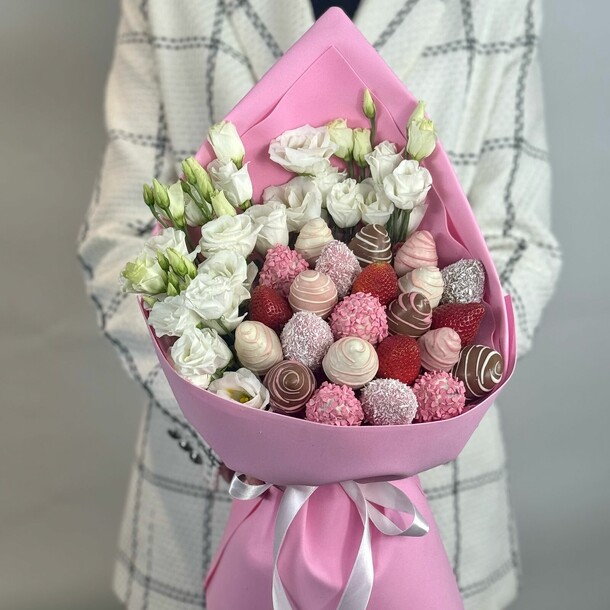 Букет "райское наслаждение", артикул F1403363 - 12584 рублей, доставка по городу. Flawery - доставка цветов