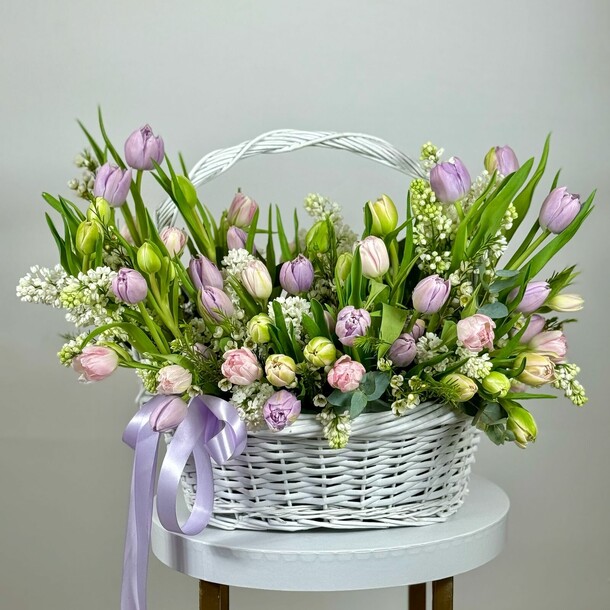 Весенняя корзина, артикул F1407720 - 16940 рублей, доставка по городу. Flawery - доставка цветов