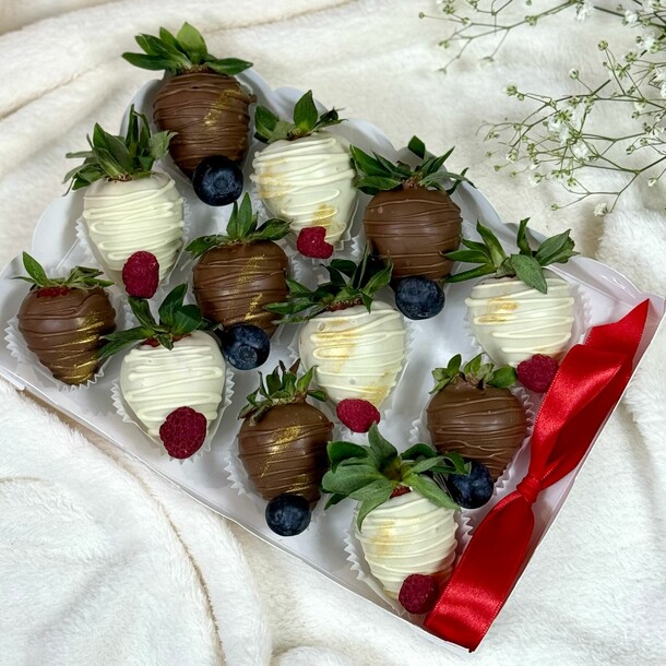 Ягодный поцелуй, артикул F1415034 - 5850 рублей, доставка по городу. Flawery - доставка цветов