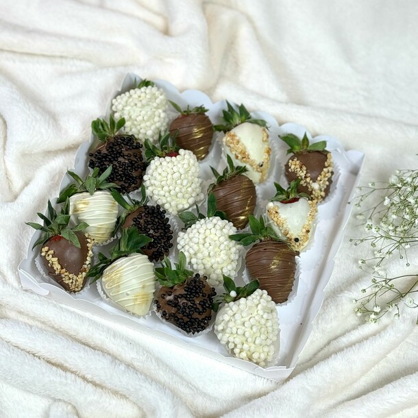 Дуэт шоколадных ягод, артикул F1415284 - 4961 рублей, доставка по городу. Flawery - доставка цветов