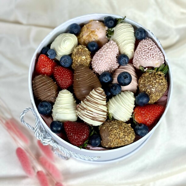 "шоколадное удовольствие", артикул F1418795 - 9075 рублей, доставка по городу. Flawery - доставка цветов