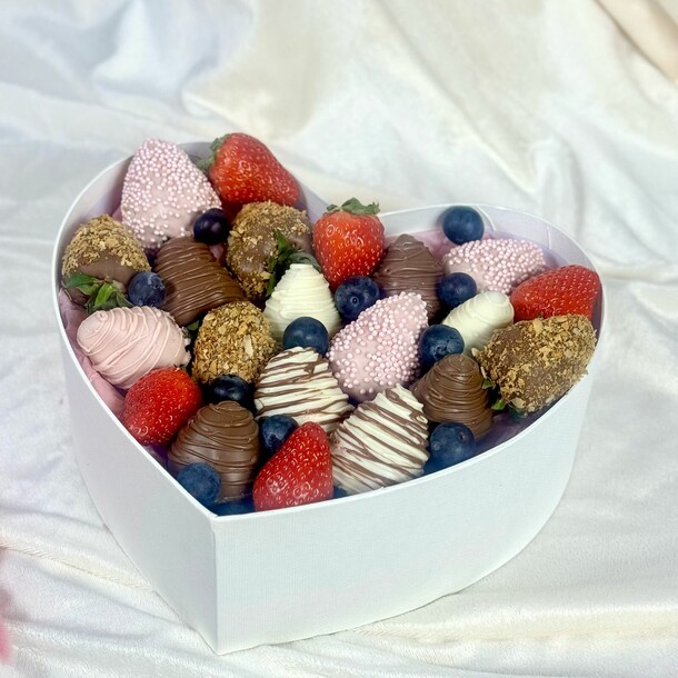 "сердечное угощение", артикул F1418803 - 9378 рублей, доставка по городу. Flawery - доставка цветов