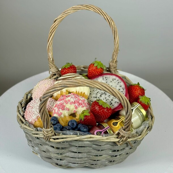 Сладкие находки, артикул F1454611 - 8500 рублей, доставка по городу. Flawery - доставка цветов