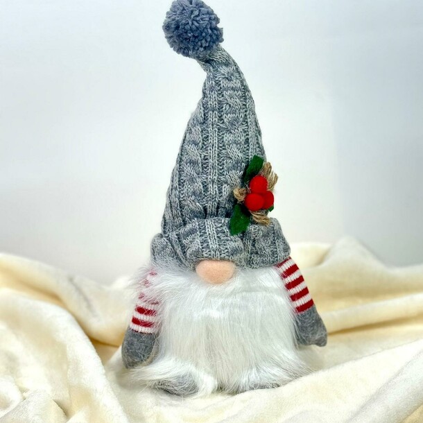 Игрушка "гномик" в серой шапке, артикул F1498986 - 3800 рублей, доставка по городу. Flawery - доставка цветов
