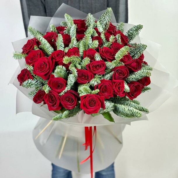 Букет "красный бархат" из 51 розы, артикул F1499072 - 9700 рублей, доставка по городу. Flawery - доставка цветов