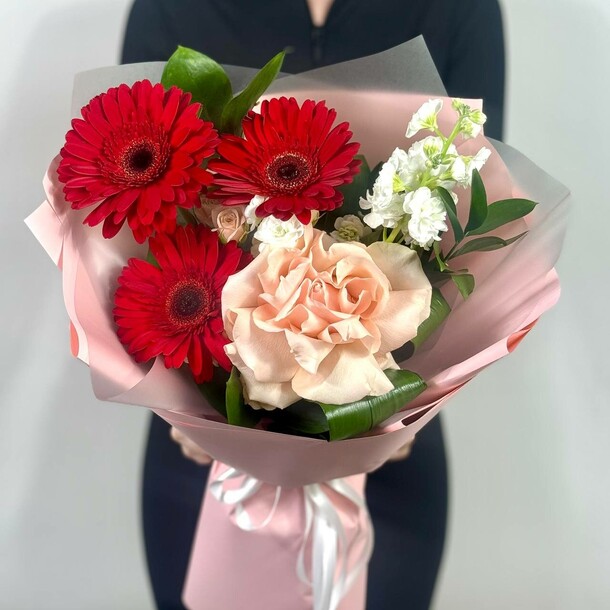 Бархатный рассвет, артикул F1505321 - 3800 рублей, доставка по городу. Flawery - доставка цветов