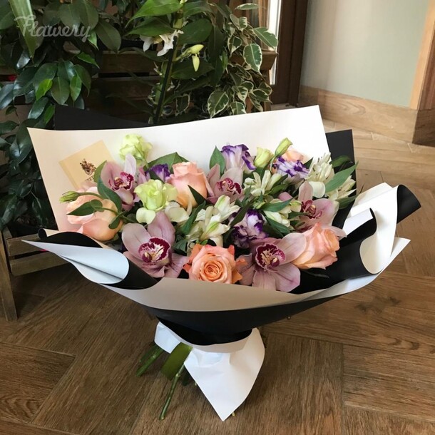 Стильный букетик, артикул F38796 - 30746 рублей, доставка по городу. Flawery - доставка цветов