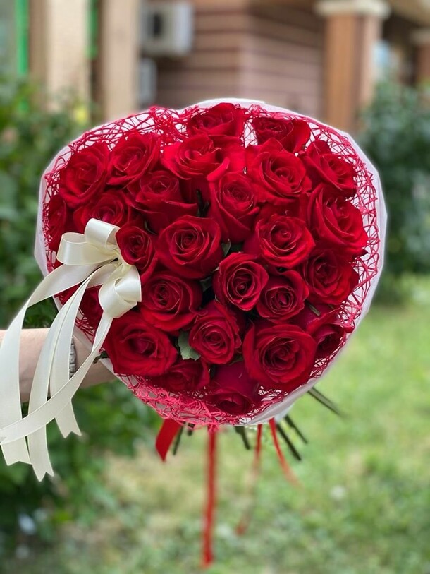 Красная любовь, артикул F38825 - 27536 рублей, доставка по городу. Flawery - доставка цветов