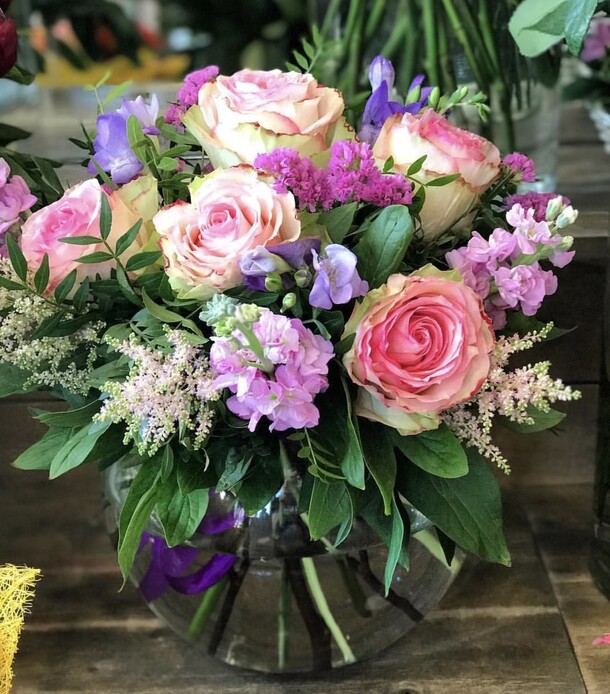 Букетик с фрезией, артикул F38827 - 35460 рублей, доставка по городу. Flawery - доставка цветов