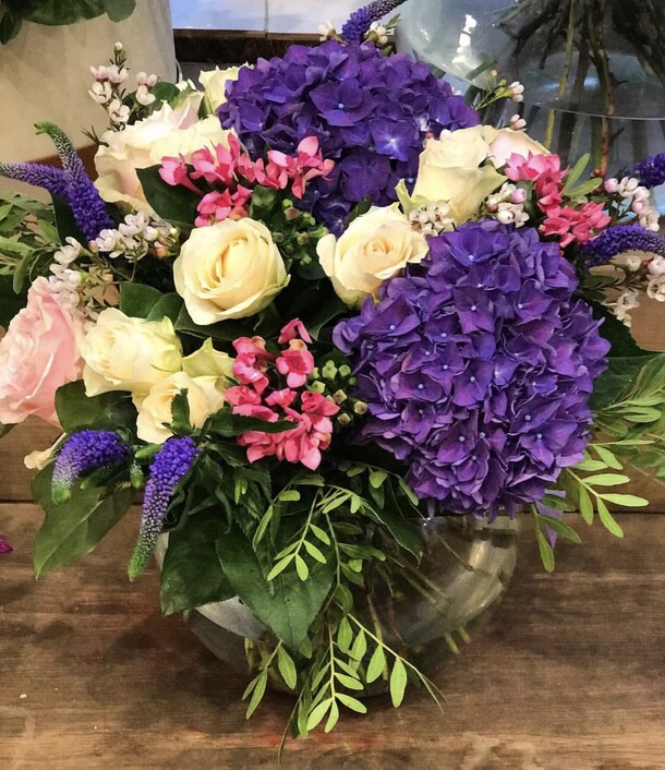 Карина, артикул F38828 - 52064 рублей, доставка по городу. Flawery - доставка цветов